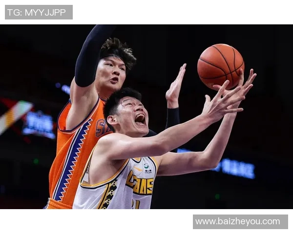 山东男篮与上海队激战正酣直播盛况尽在眼前精彩不容错过 山东男篮与上海队激战正酣直播盛况尽在眼前精彩不容错过